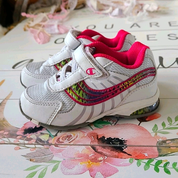 girls wide shoes
